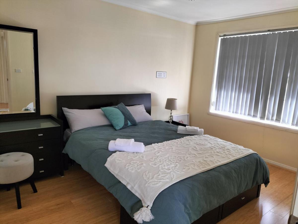 12 Mins To Mel Airport-Good Wood House Apartamento St Albans Exterior foto